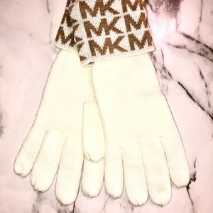 2 DAY ONLY BLACK FRI SALE! Michael Kors gloves NWT